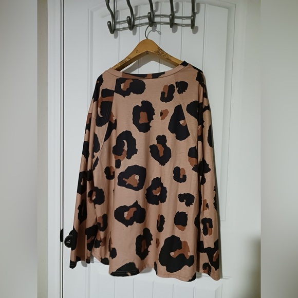 EUC leopard print longsleeve shirt - Picture 3 of 3